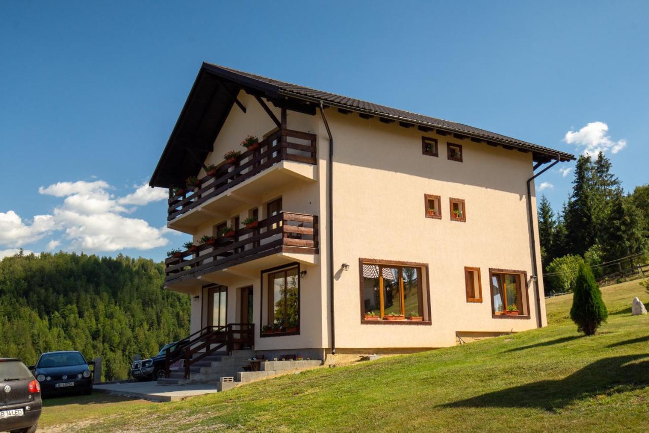 Cabana Denisa Arieseni Exterior photo